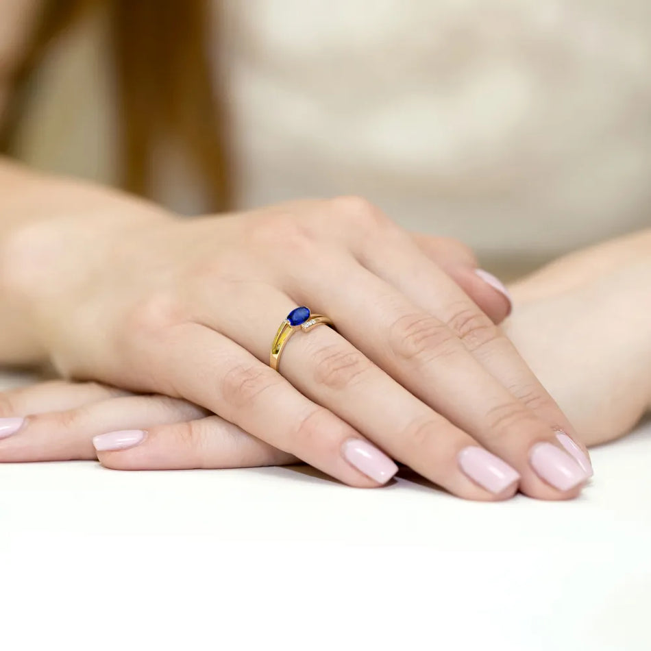 gold-ring-with-0-70ct-sapphire-and-0-052ct-diamonds-w0119-sab-01