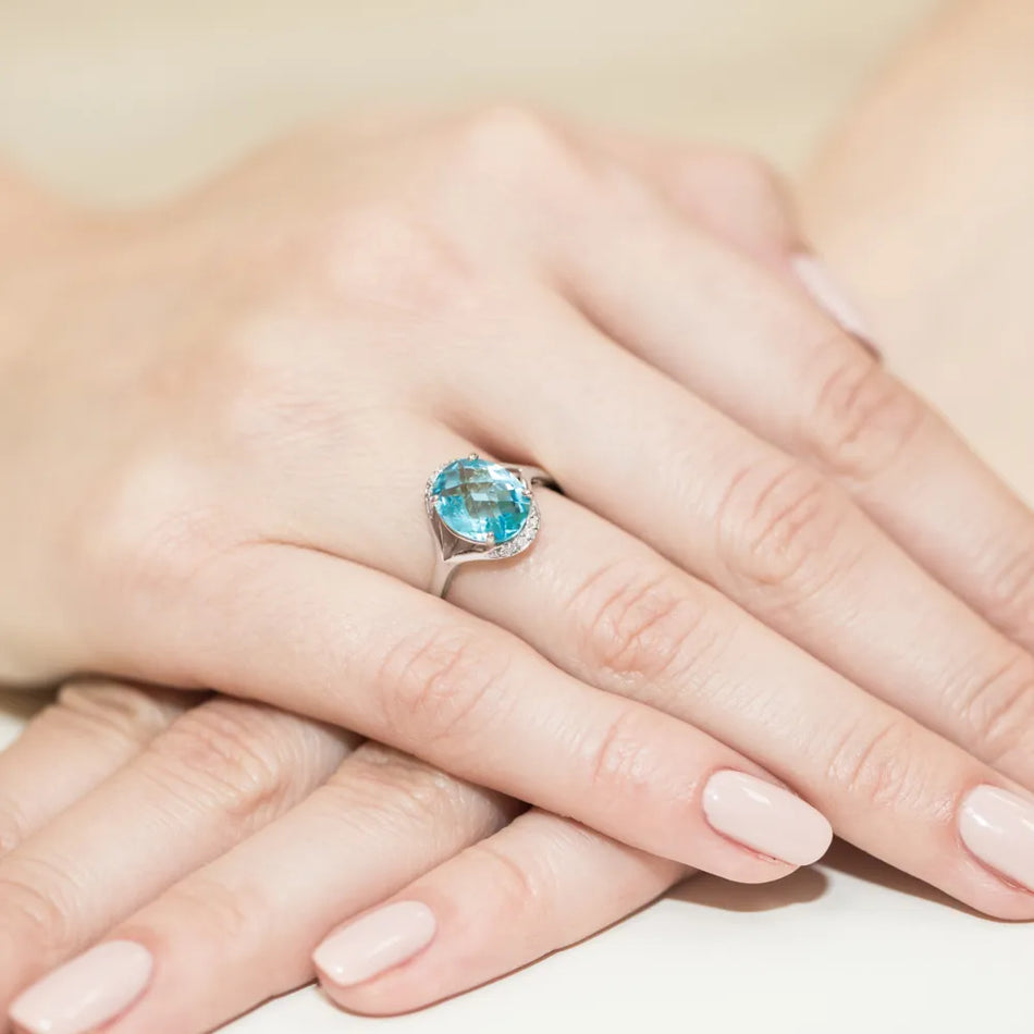 zlatý prsteň s 3,00 ct topásom a 0,04 ct diamantmi w0150-tob-01