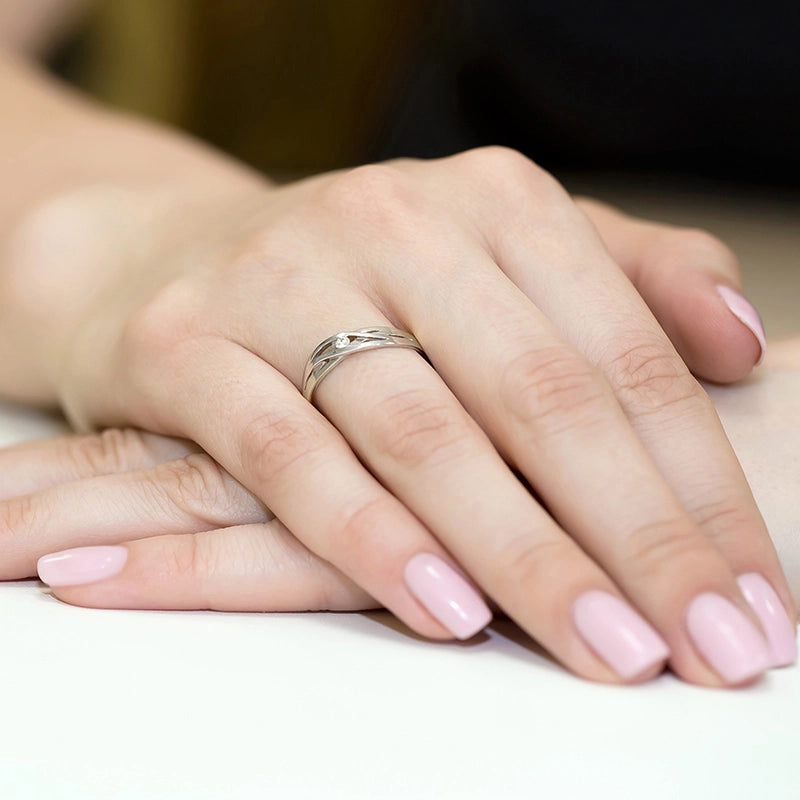Prsteň z bieleho zlata s 0,05 ct diamantom
