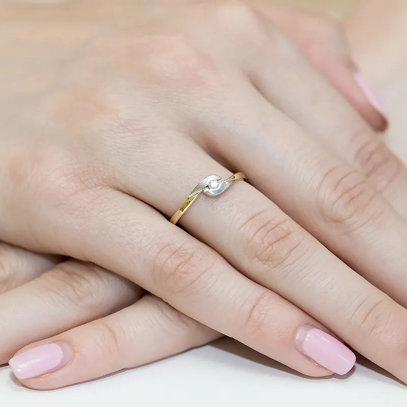 zlatý-prsteň-s-diamantom-0-05ct-w0158-diw-01