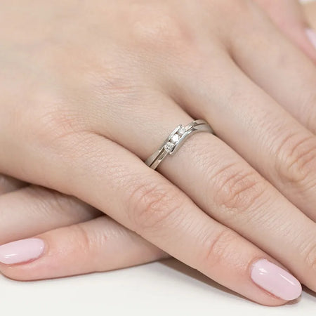 gold-ring-with-0-12ct-diamonds-w0159-diw-01