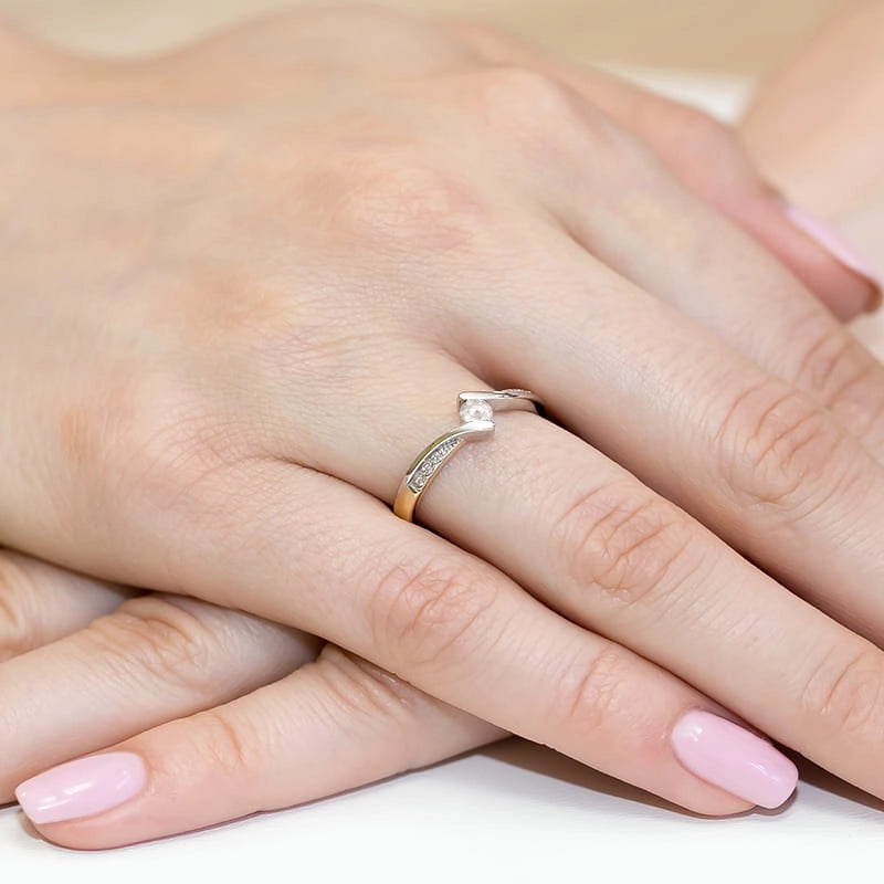Zlatý prsteň s diamantmi 0,13 ct a 0,03 ct