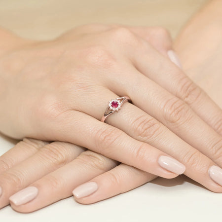 gold-ring-with-0-15ct-ruby-and-0-086ct-diamonds-w0185-rur-01