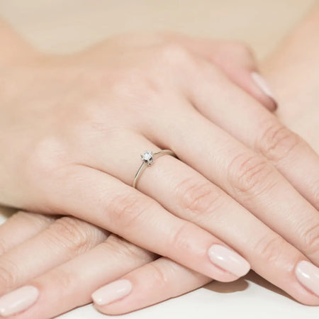 Zásnubný prsteň s diamantmi v 585 bielom zlate