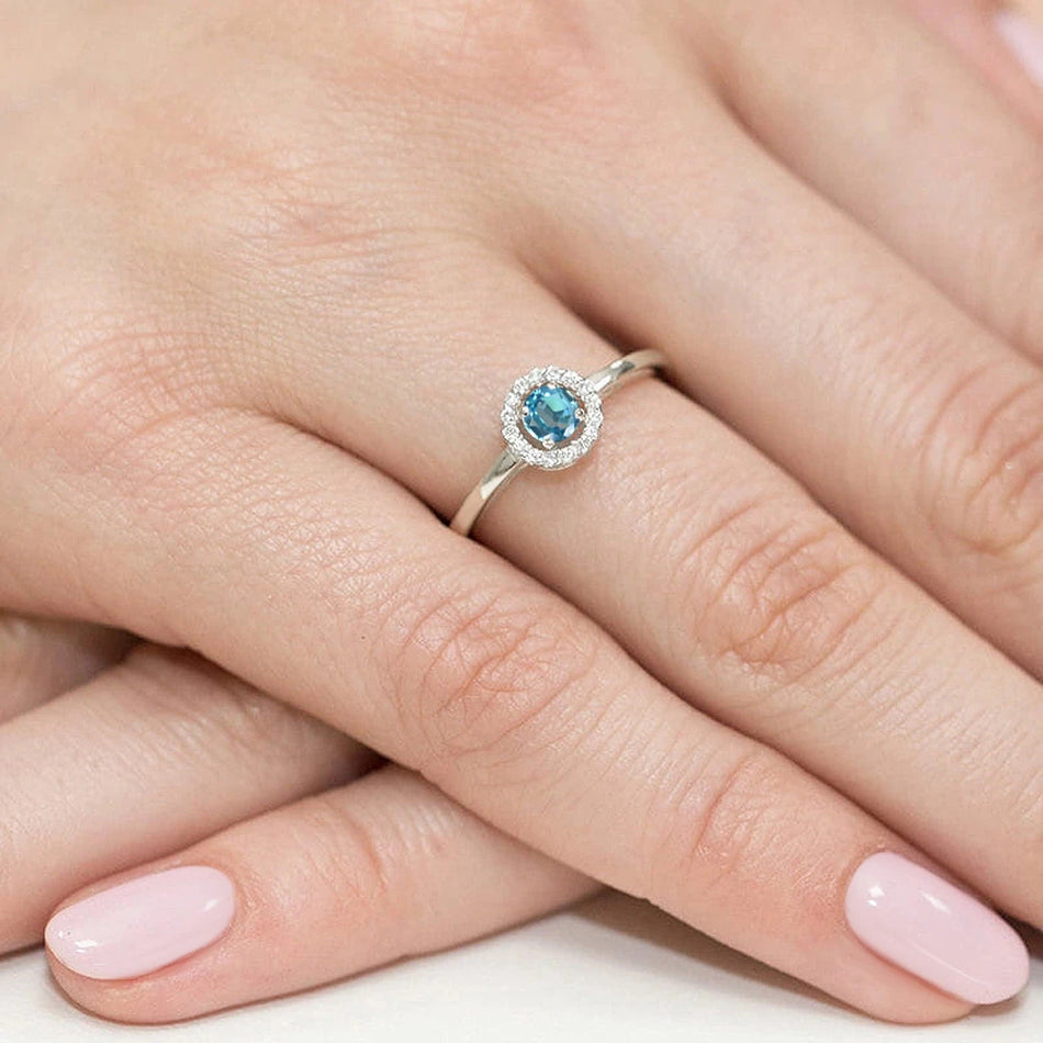 Prsteň z bieleho zlata s 0,15 ct topazom a 0,08 ct diamantmi