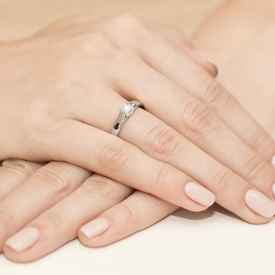 zlatý-prsteň-s-diamantom-0-10ct-w0249-diw-01