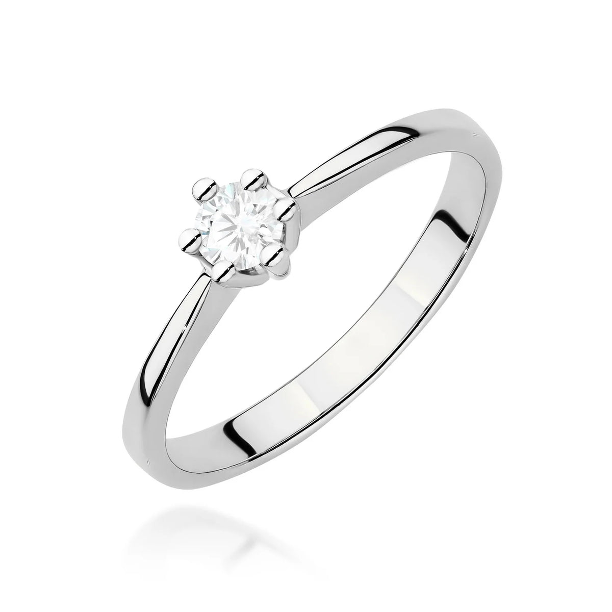 Solitérny zásnubný prsteň s osadením do šiestich krapní z bieleho 14k zlata s úzkymi zúženými ramenami a diamantom 0,15 ct