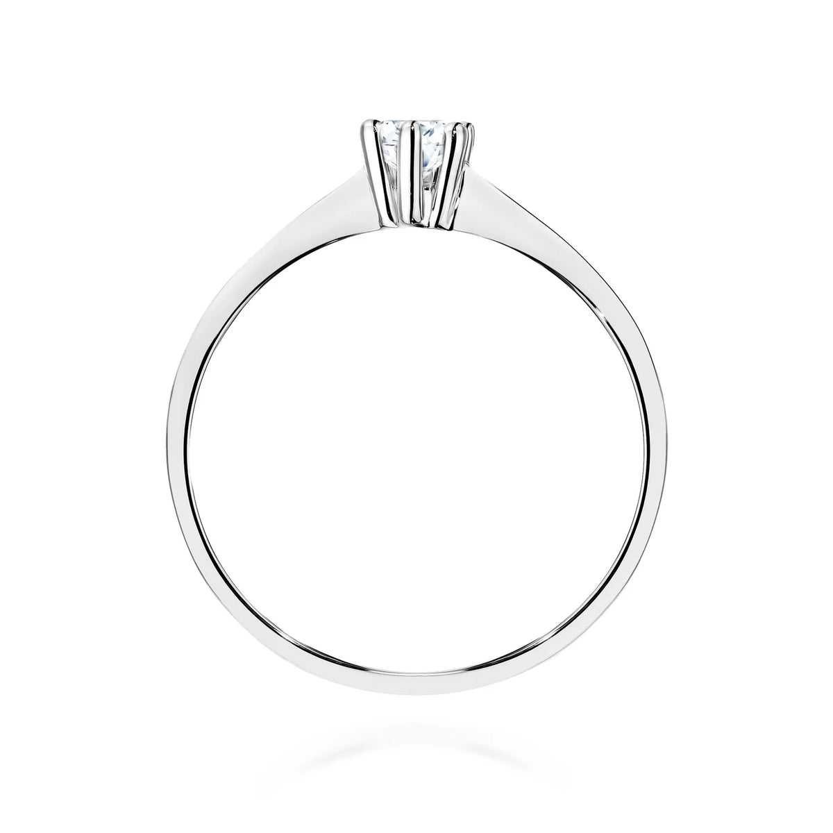 Solitérny zásnubný prsteň s osadením do šiestich krapní z bieleho 14k zlata s úzkymi zúženými ramenami a diamantom 0,15 ct