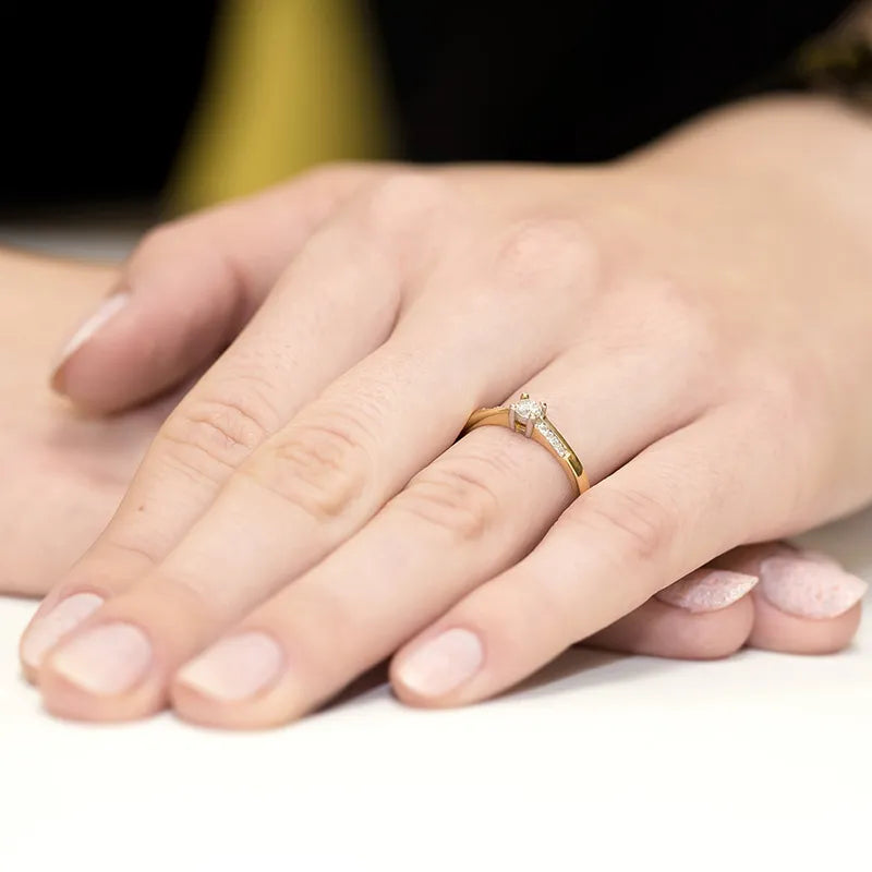 gold-ring-with-0-15ct-and-0-04ct-diamonds-w0258-diw-01