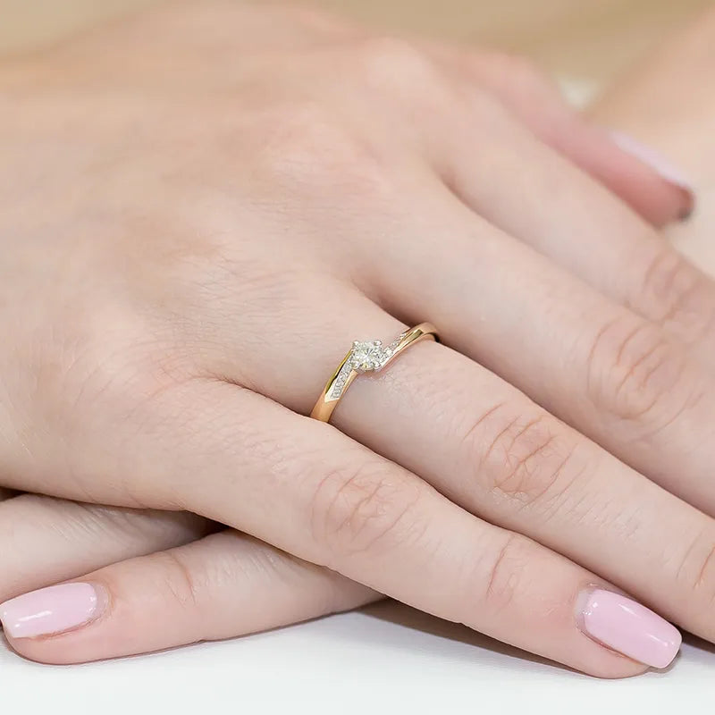 gold-ring-with-0-15ct-and-0-04ct-diamonds-w0262-diw-02