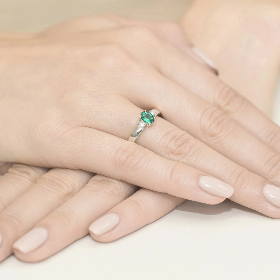 White Gold Ring with 0.40ct Emerald and 0.08ct Diamonds