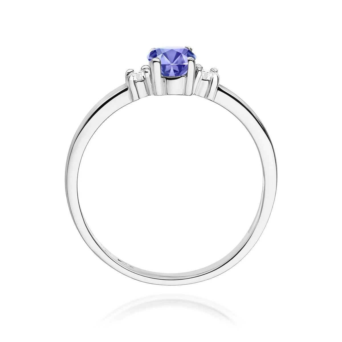 Prsteň s tromi kameňmi z bieleho 14k zlata s oválnym tanzanitom 0,40 ct a diamantmi 0,08 ct