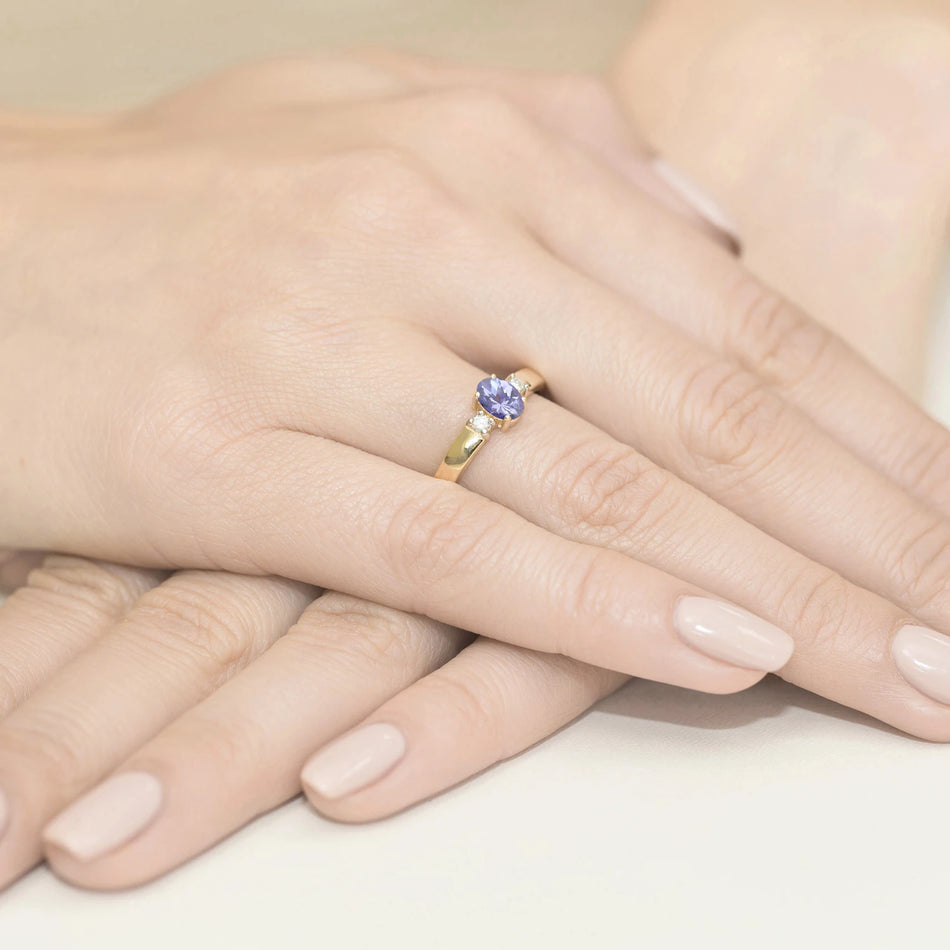Zlatý prsteň s 0,40 ct tanzanitom a 0,08 ct diamantmi