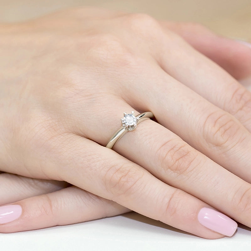 Prsteň z bieleho zlata osadený lab-grown diamantom 0,30 ct