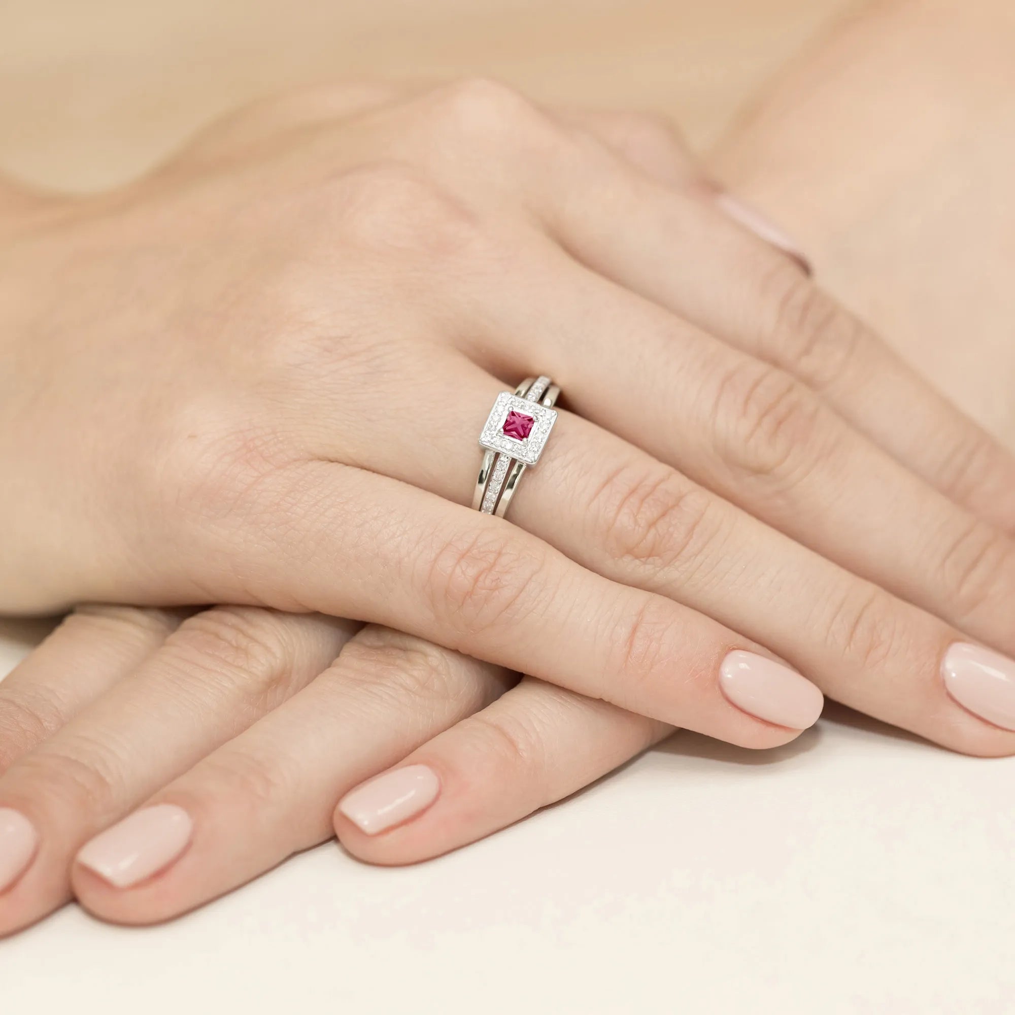 gold-ring-with-0-20ct-ruby-and-0-14ct-diamonds-w0271-rur-01