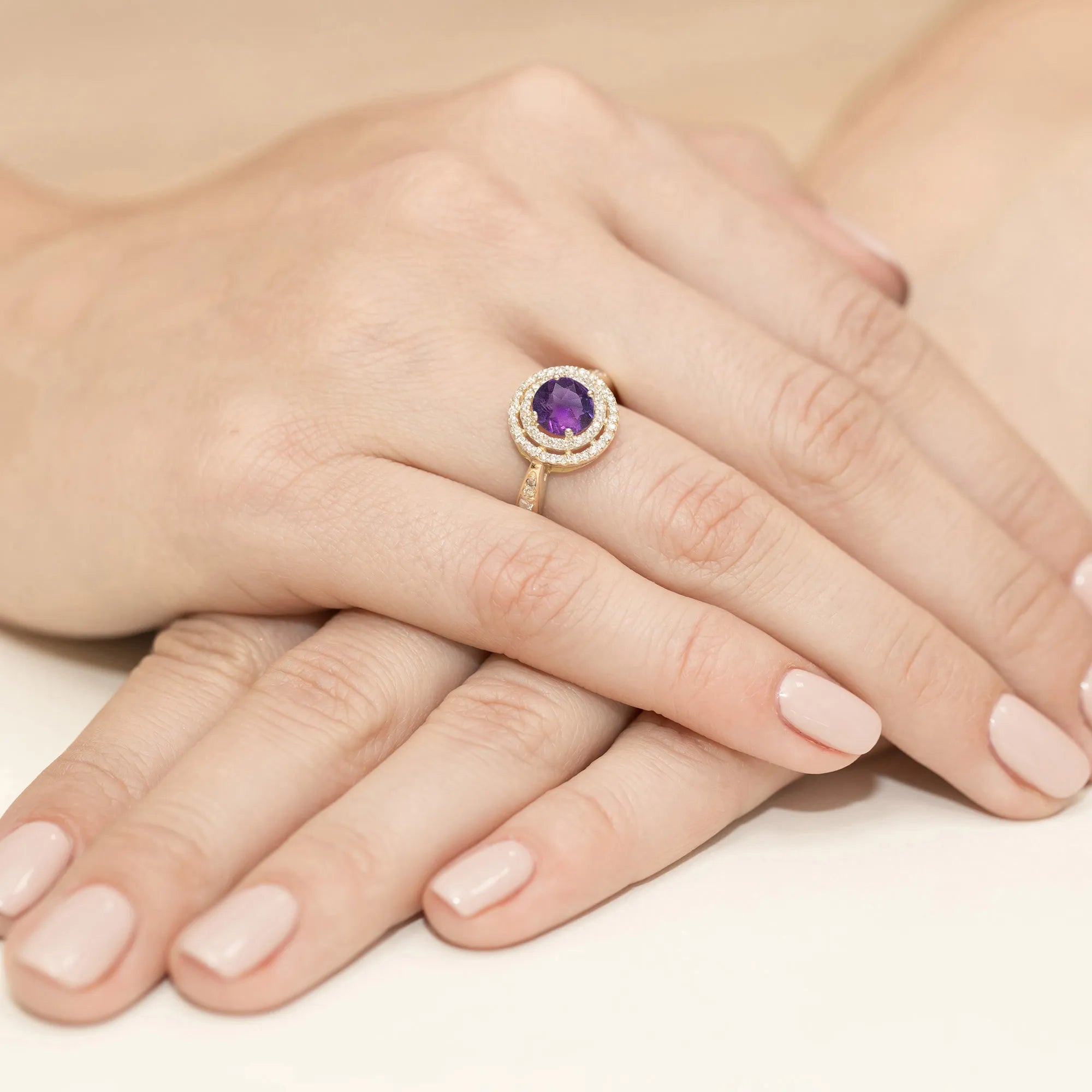 gold-ring-with-0-90ct-amethyst-and-0-374ct-diamonds-w0274-amv-01