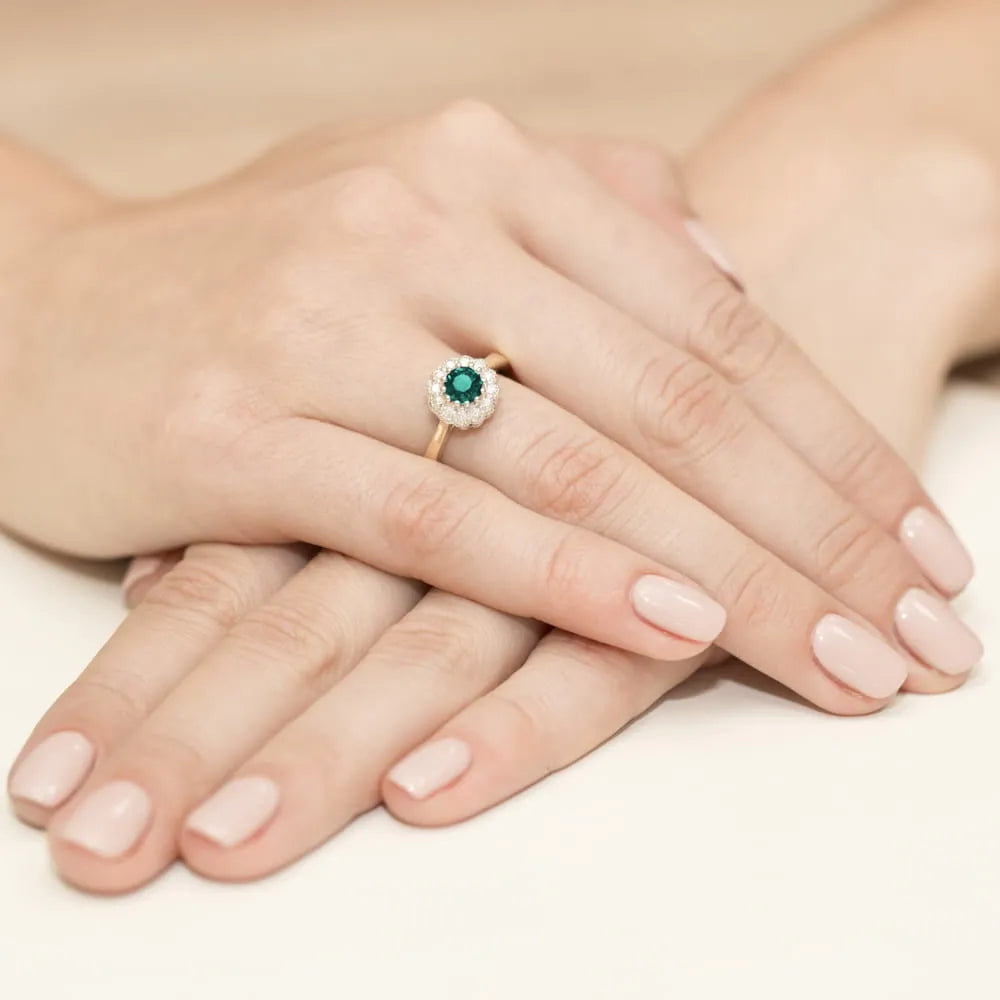 gold-ring-with-0-50ct-emerald-and-0-174ct-diamonds-w0284-emg-01