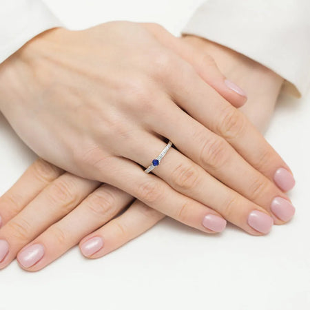 zlatý prsteň s 0,15 ct zafírom a 0,05 ct diamantmi w0288-sab-01