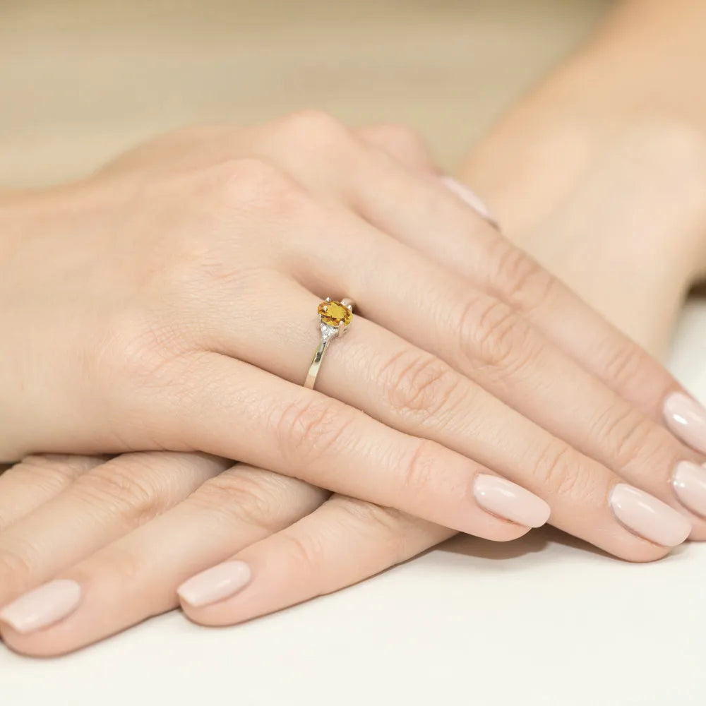 zlatý prsteň so 0,60 ct citrínom a 0,052 ct diamantmi w0301-ciy-01