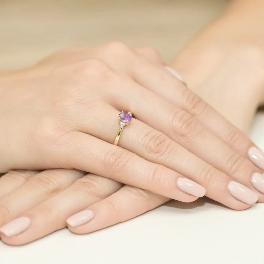zlatý prsteň s 0,40 ct ametystom a 0,052 ct diamantmi w0301-amv-01