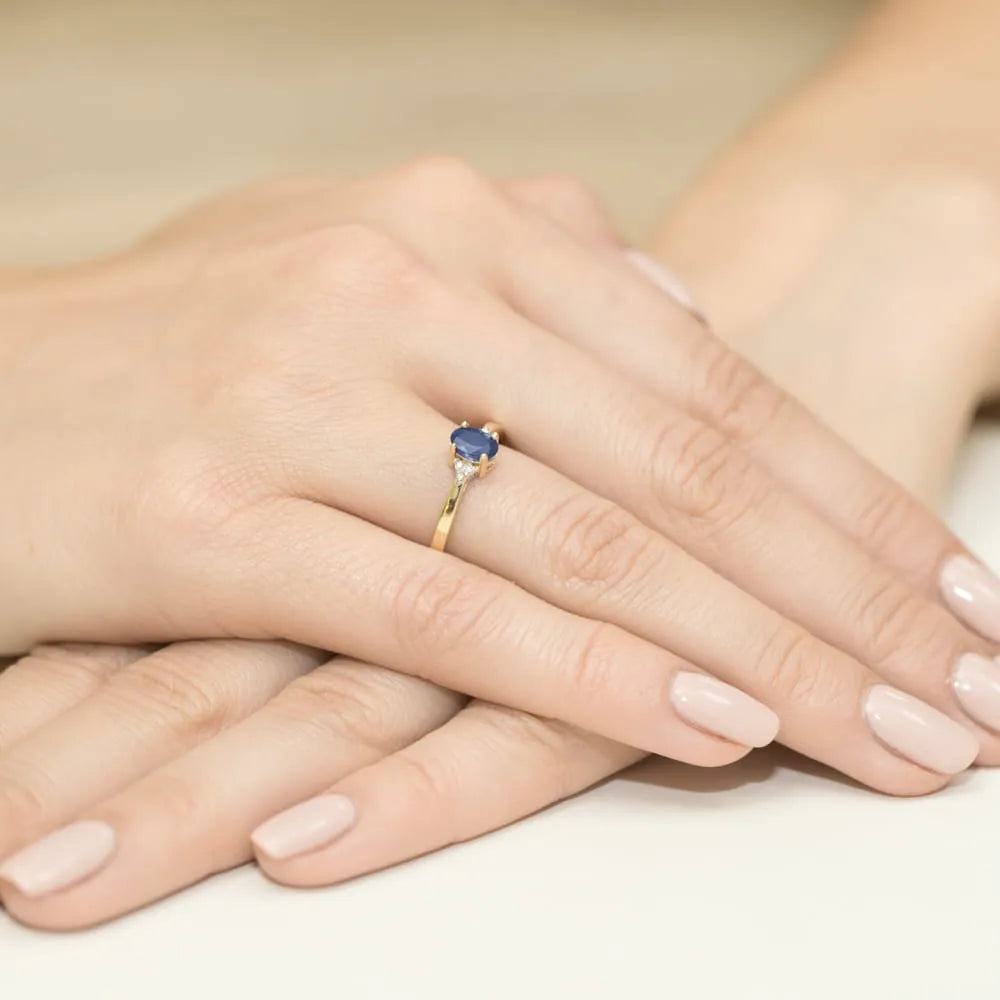 zlatý-prsteň-s-0-70ct-safírom-a-0-052ct-diamantmi-w0301-sab-01