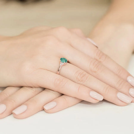 gold-ring-with-0-80ct-emerald-and-0-052ct-diamonds-w0308-emg-01