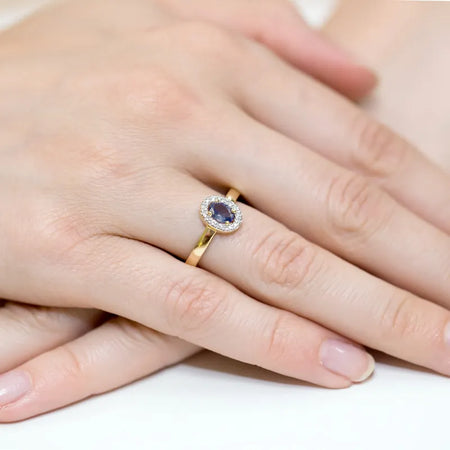 gold-ring-with-0-70ct-sapphire-and-0-08ct-diamonds-w0330-sab-01