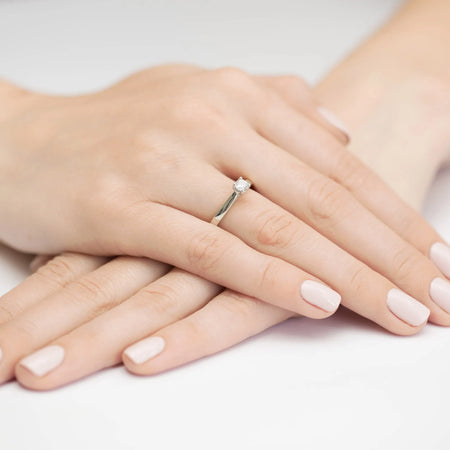 gold-ring-with-0-25ct-and-0-05ct-diamonds-w0341-diw-01