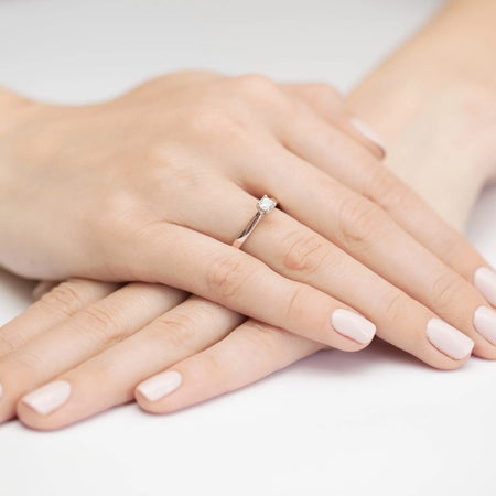 gold-ring-with-0-25ct-and-0-05ct-diamonds-w0341-diw-01