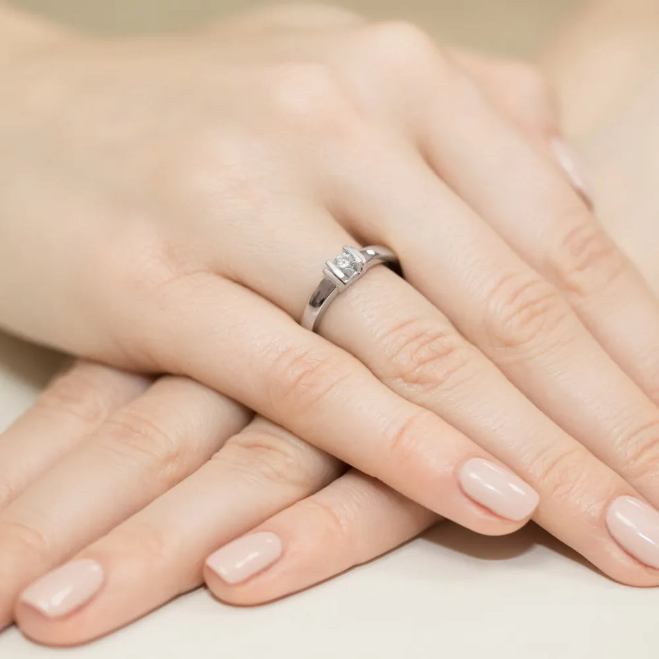 zlatý-prsteň-s-diamantom-0-10ct-w0343-diw-01