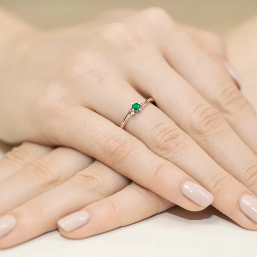 zlatý prsteň s 0,15 ct smaragdom a 0,017 ct diamantmi w0346-emg-01