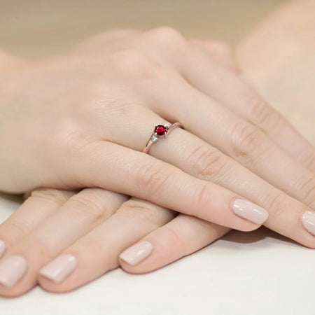 gold-ring-with-0-30ct-ruby-and-0-029ct-diamonds-w0346-rur-02