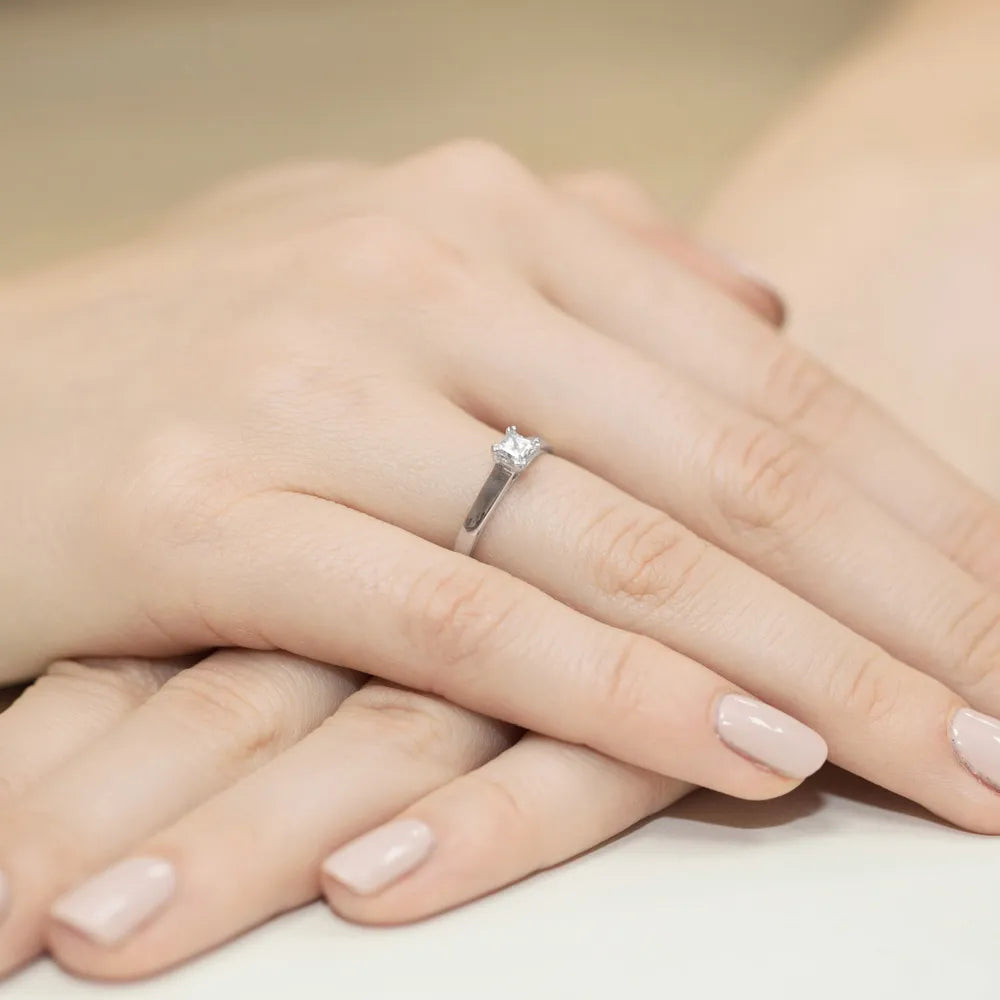 gold-ring-with-0-30ct-diamond-w0347-diw-01