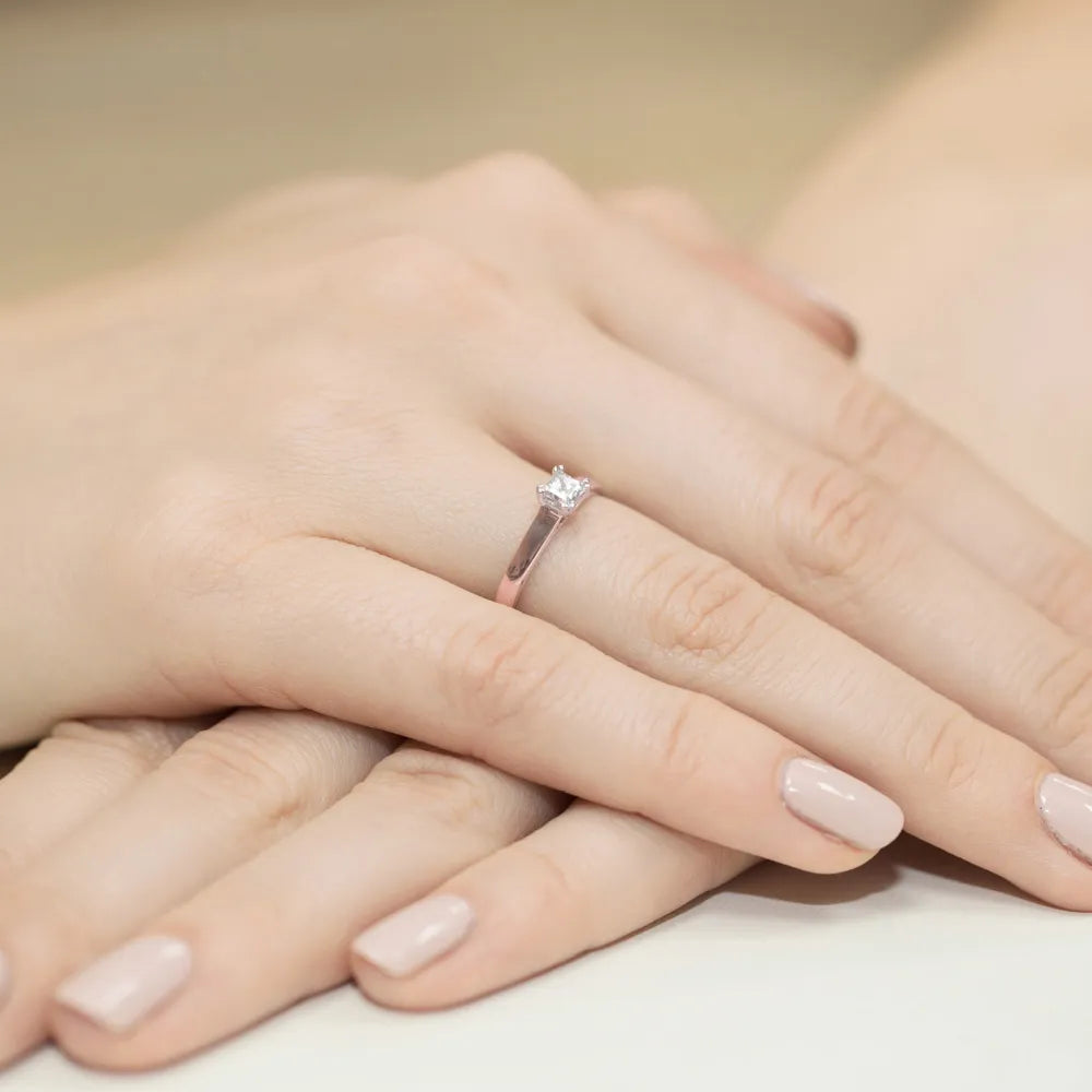 gold-ring-with-0-30ct-diamond-w0347-diw-01