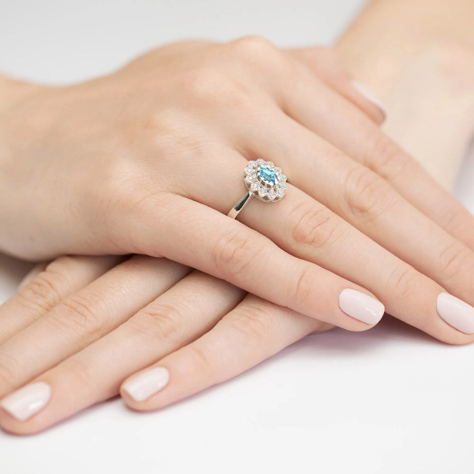 zlatý prsteň s topásom 0,50 ct a diamantmi 0,103 ct w0354-tob-01