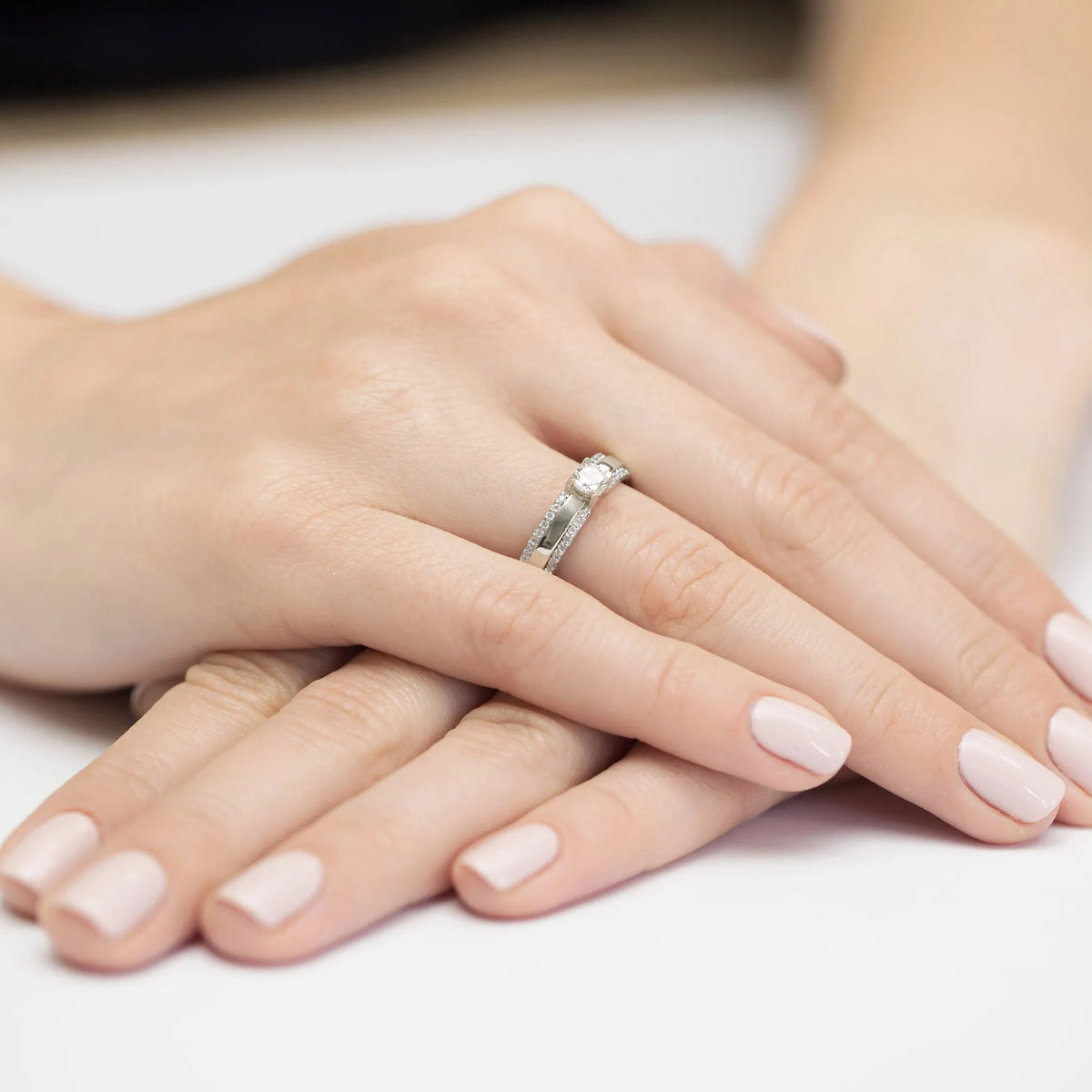 gold-ring-with-0-25ct-and-0-20ct-diamonds-w0356-diw-01