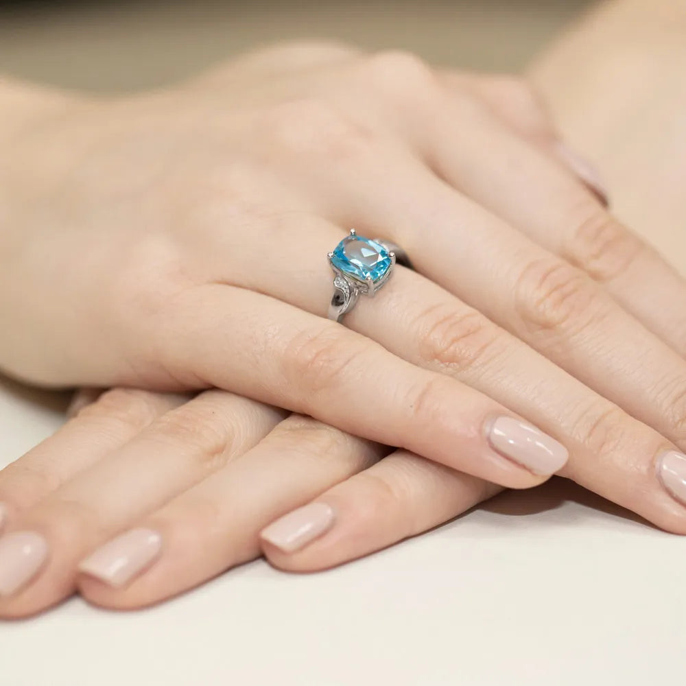 zlatý prsteň s 2,40 ct topásom a 0,01 ct diamantmi w0400-tob-01