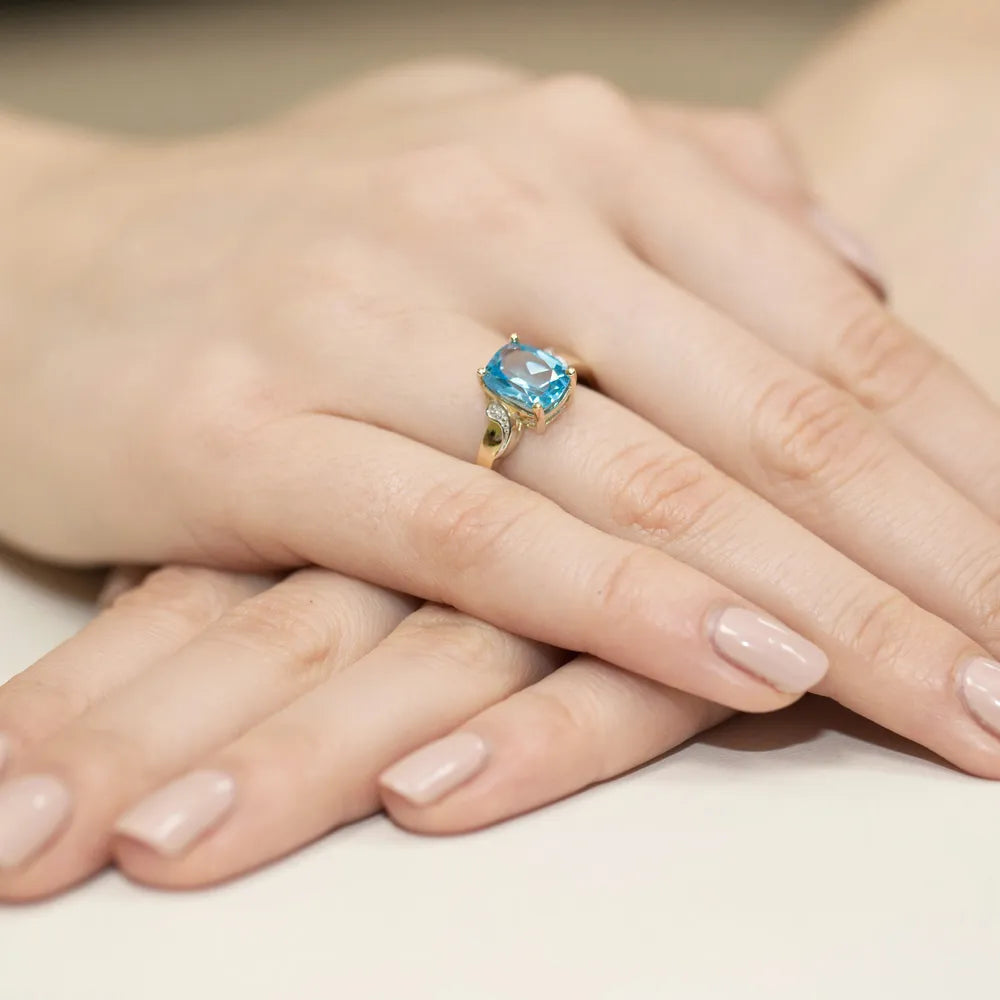 zlatý prsteň s 2,40 ct topásom a 0,01 ct diamantmi w0400-tob-01