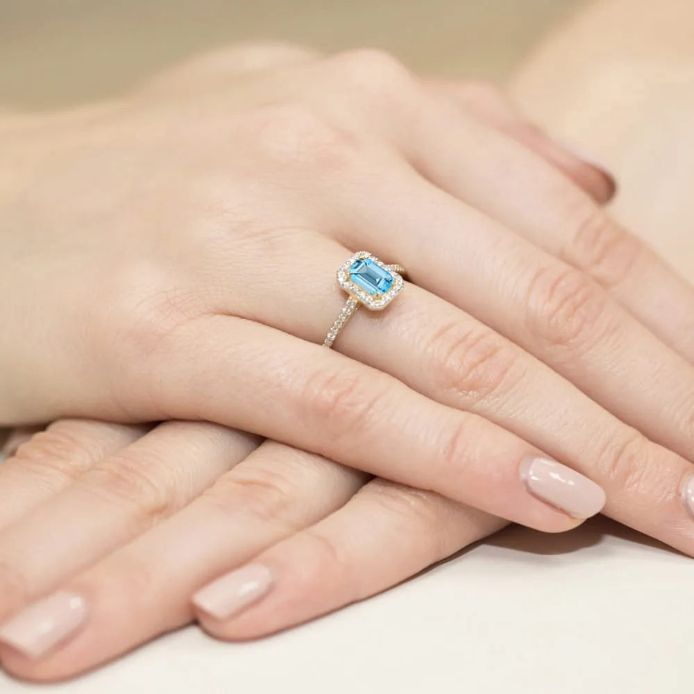 zlatý prsteň s topásom 0,65 ct a diamantmi 0,19 ct w0403-tob-01
