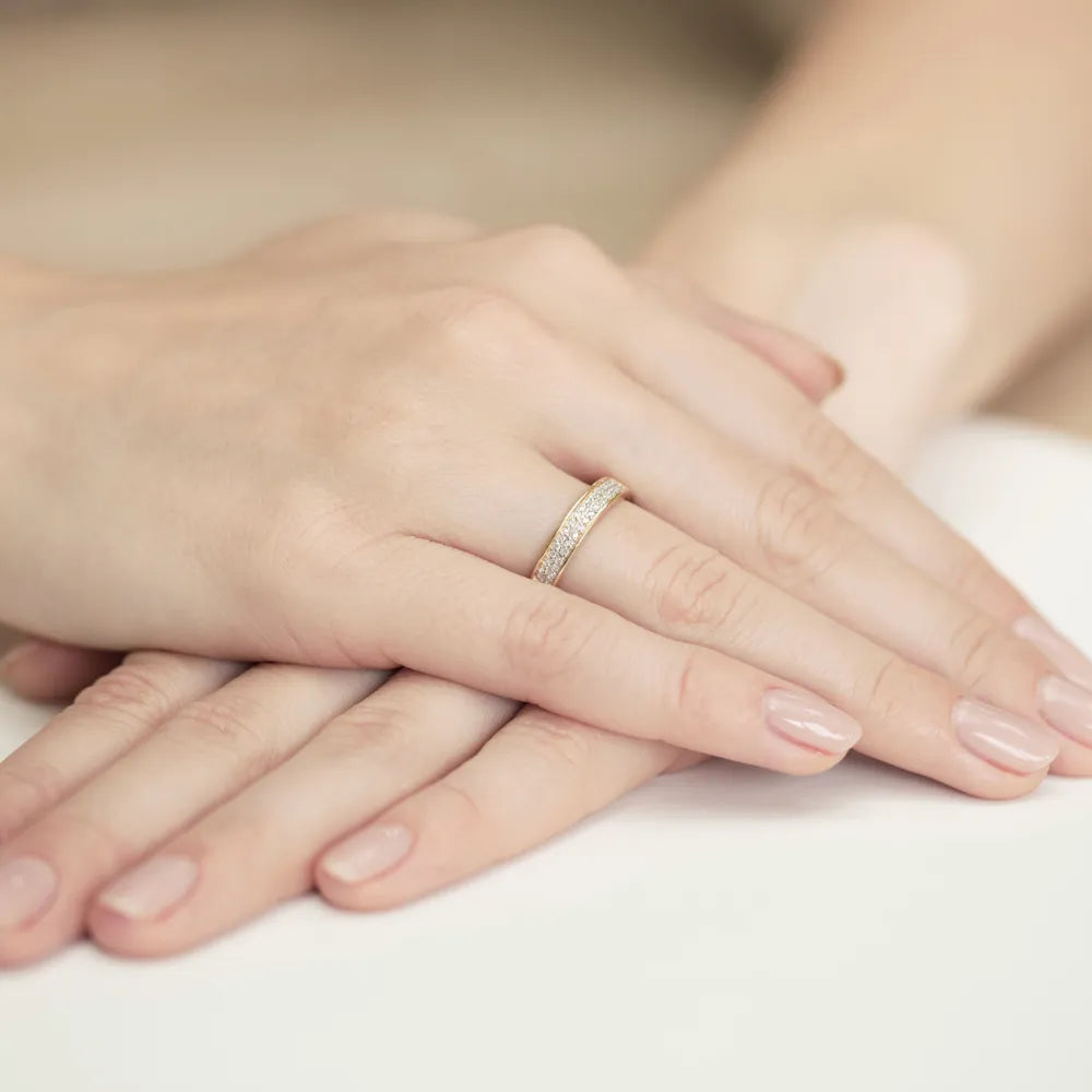 gold-ring-with-0-18ct-diamonds-w0410-diw-01