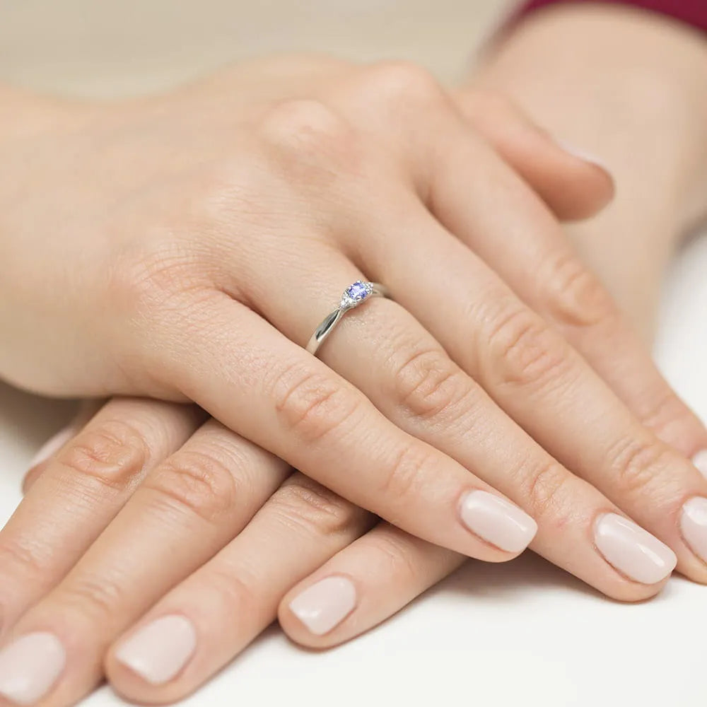 zlatý prsteň s 0,15 ct tanzanitom a 0,03 ct diamantmi w0428-tap-01