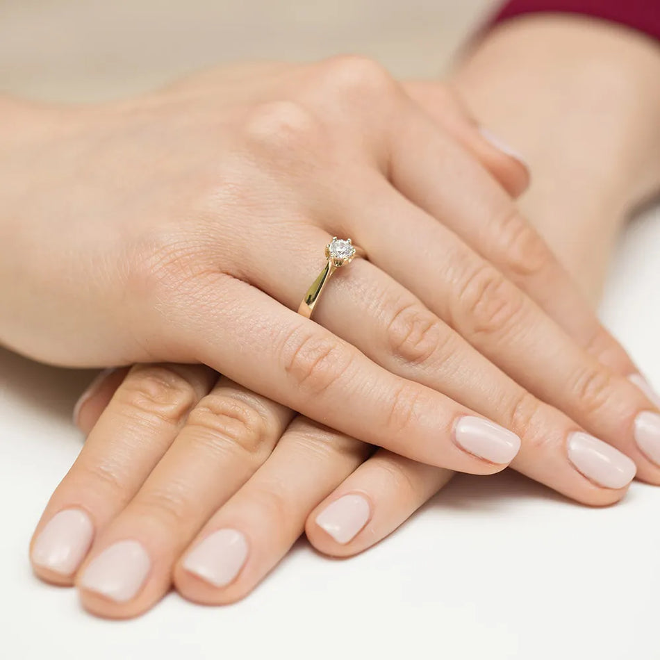 gold-ring-with-0-20ct-diamond-w0429-diw-01