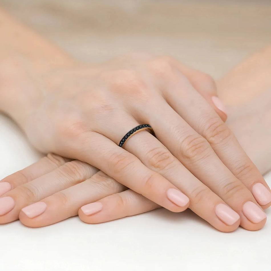 gold-ring-with-0-20ct-black-diamonds-w0446-dib-02