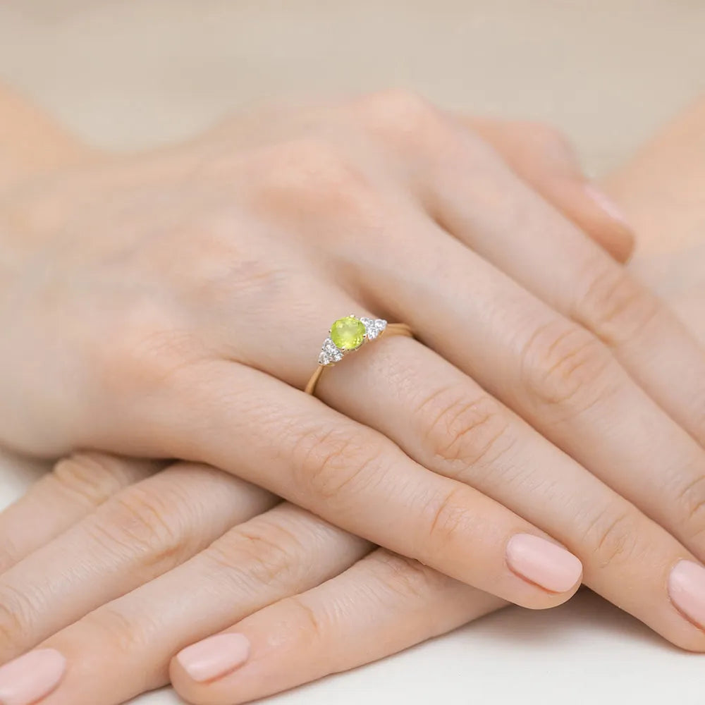 zlatý prsteň s 0,60 ct olivínom a 0,18 ct diamantmi w0451-peg-01