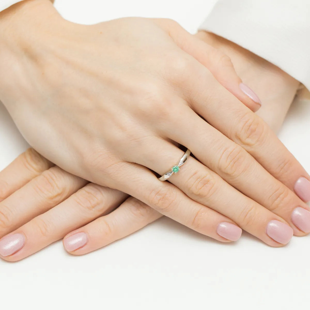 zlatý prsteň s 0,15 ct smaragdom a 0,01 ct diamantmi w0469-emg-01