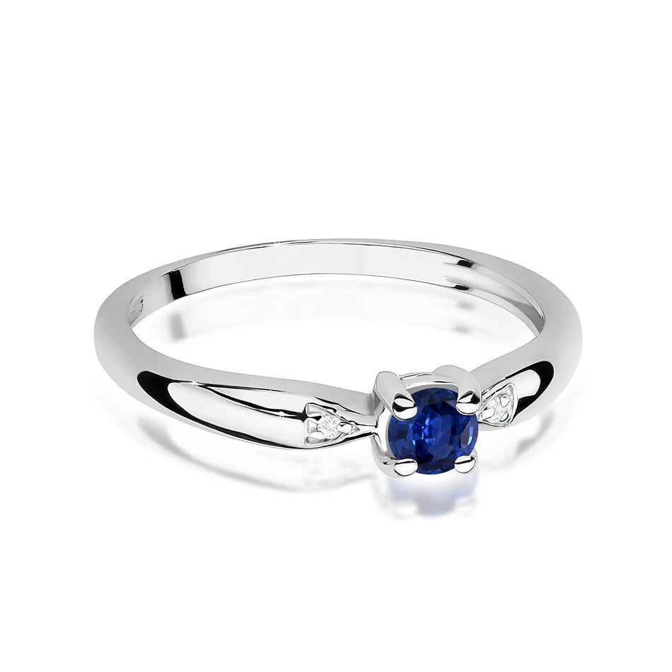 Prsteň z bieleho zlata s 0,15 ct zafírom a 0,01 ct diamantmi