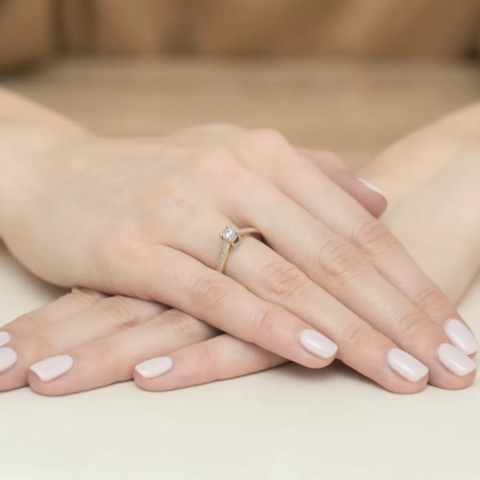 gold-ring-with-0-08ct-and-0-05ct-diamonds-w0474-diw-01