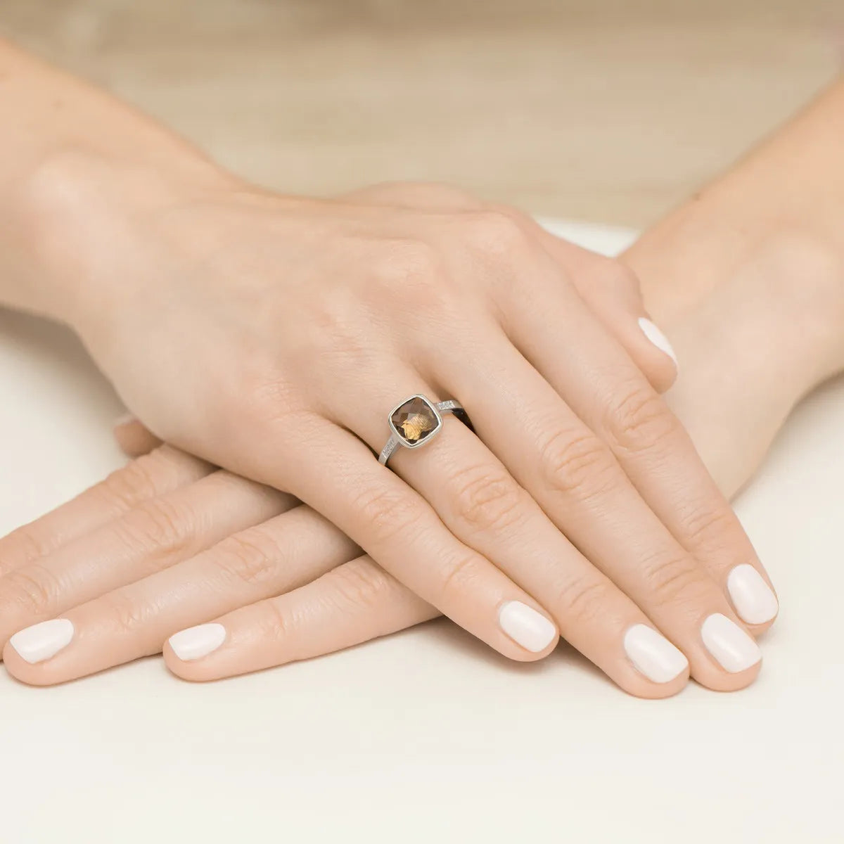 zlatý prsteň s 2,00 ct dymovým kremeňom a 0,03 ct diamantmi w0478-qus-01