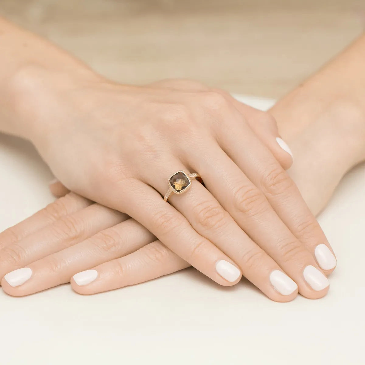 zlatý prsteň s 2,00 ct dymovým kremeňom a 0,03 ct diamantmi w0478-qus-01
