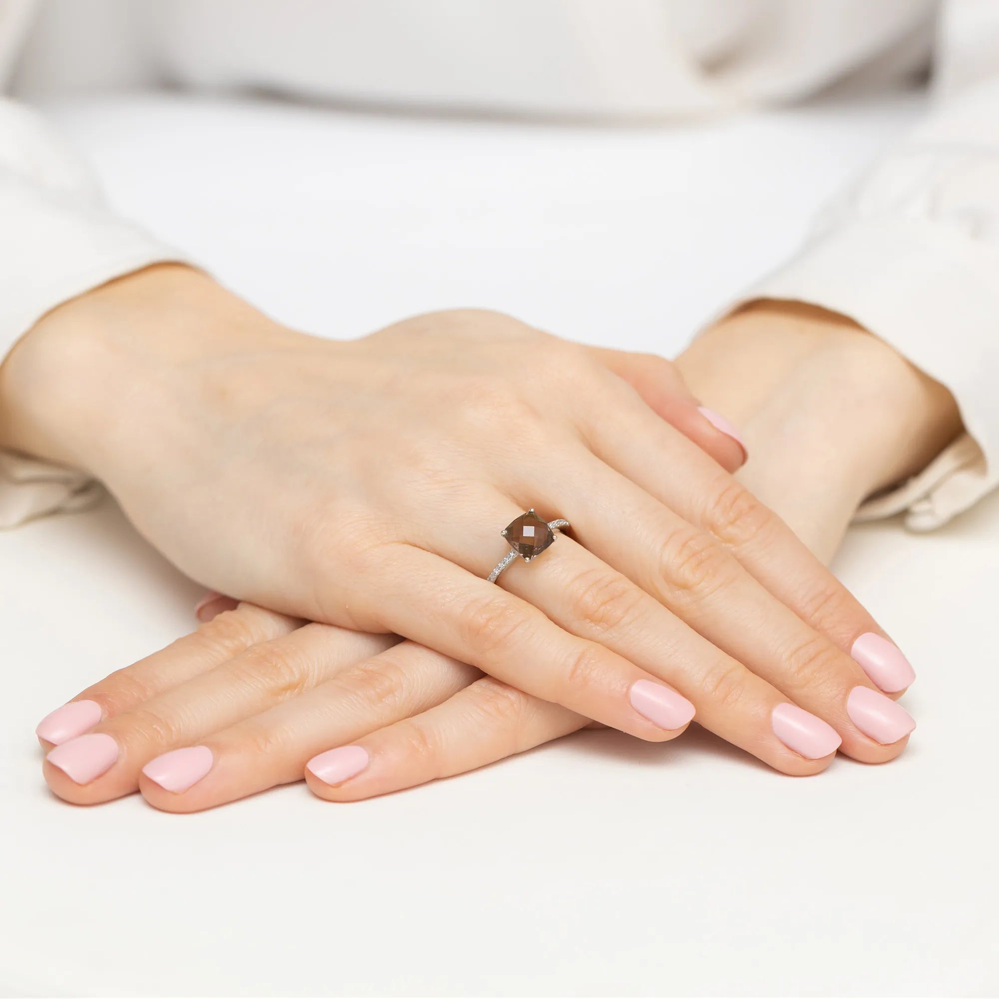 gold-ring-with-2-00ct-smoky-quartz-and-0-07ct-diamonds-w0511-qus-01